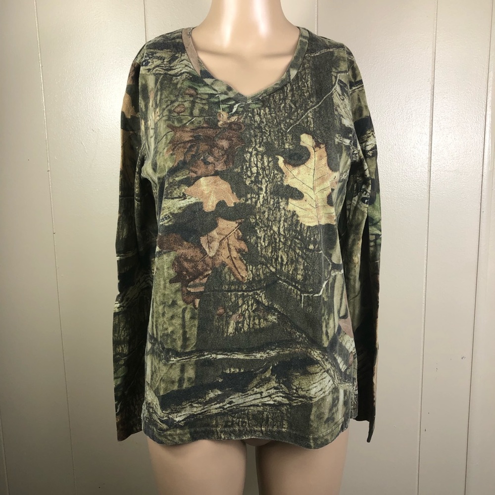Woman’s V neckline mossy oak long sleeve size M